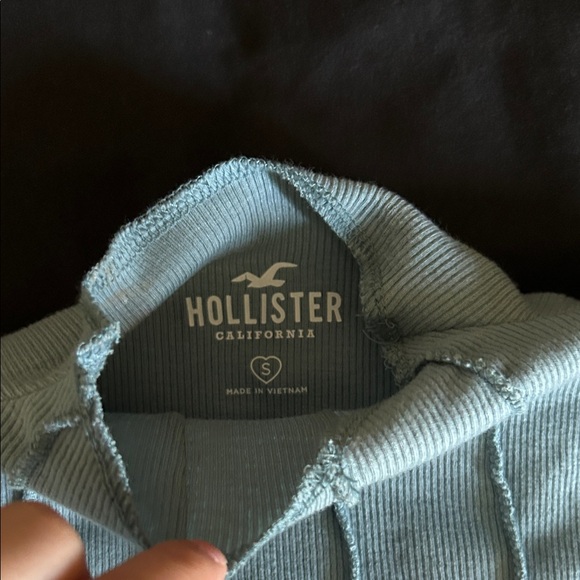 Holster Women’s Light Blue Seam Detail Long Sleeve Mock Neck Top - Picture 2 of 3